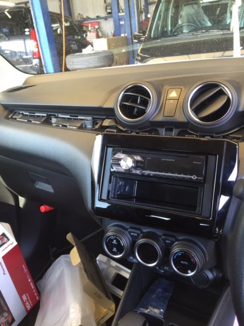 新型スイフトインパネ外し方 ZC83S – 自動車・車の修理は泉州、岸和田