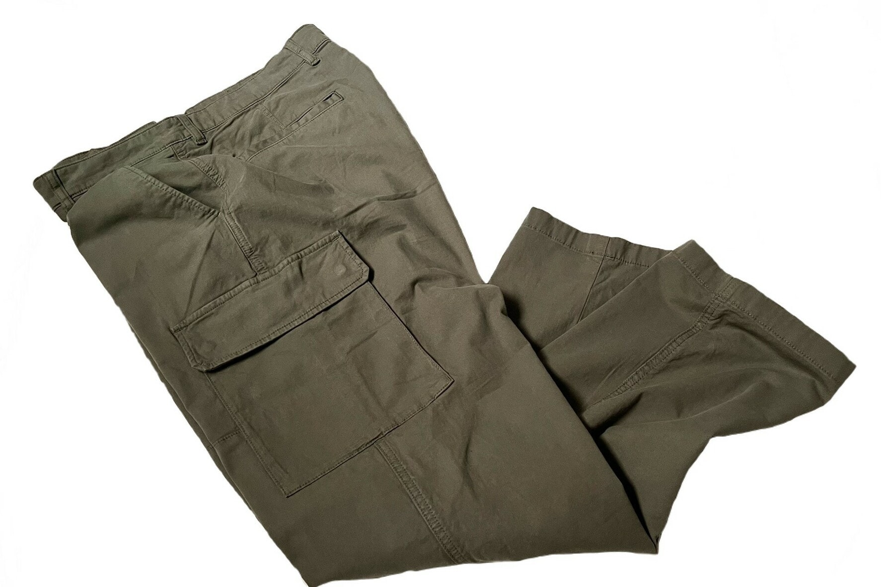 いつでも買えるわけじゃない！3990円ユニクロのカーゴパンツを