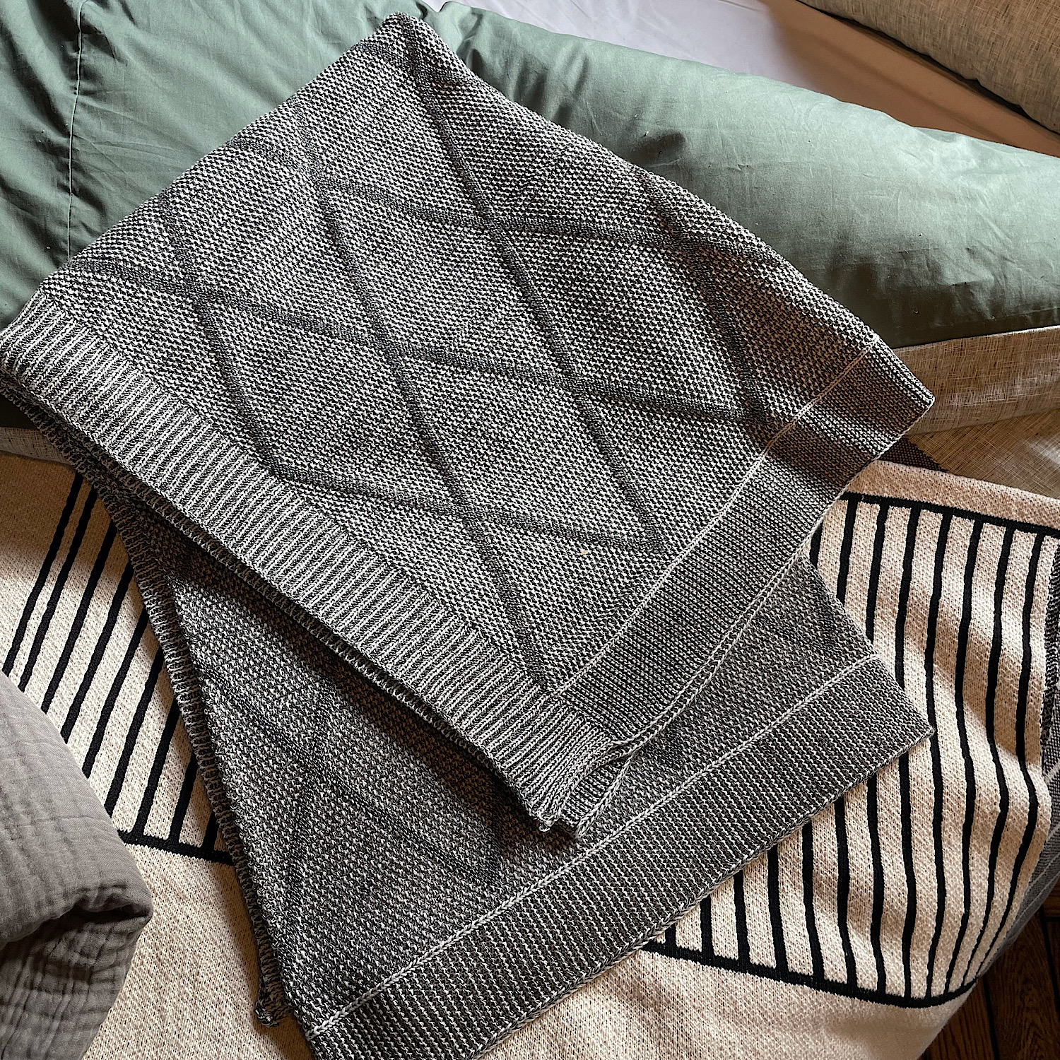 1枚あるとうれしいスローケット | FORESTA with ACTUS®