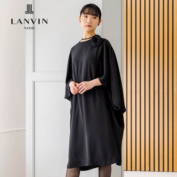 サテン素材のドレープワンピース 9号・ブラック｜東京ソワール