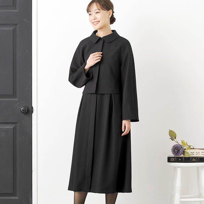 ゆったりシルエットのショールカラーアンサンブル | 東京ソワール公式