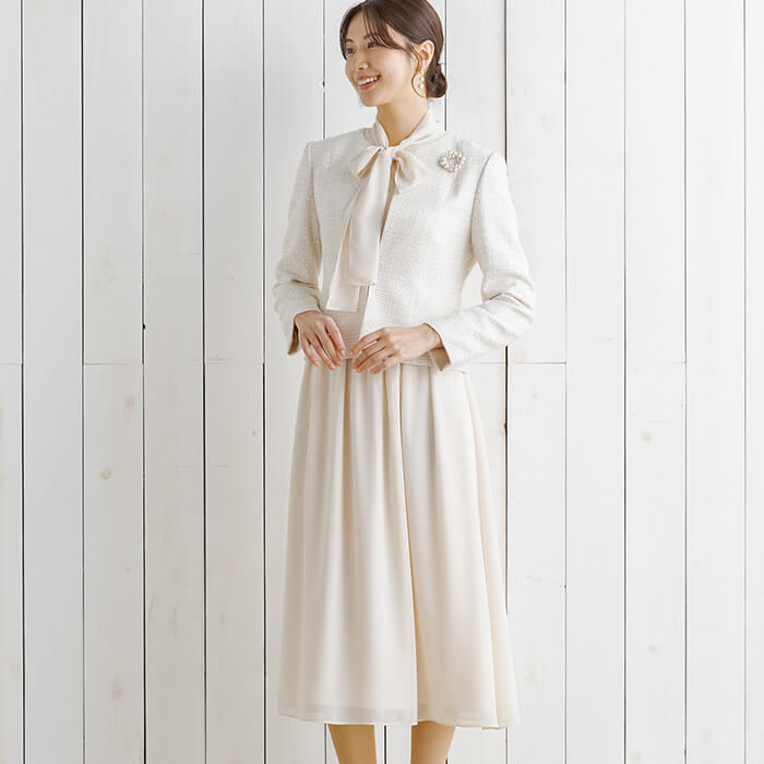 リボンタイ付きワンピのセレモニースーツ 9号・ベージュ｜東京