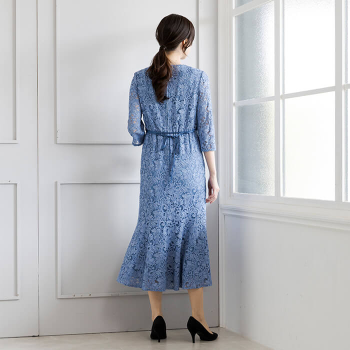華やかな総レースのワンピース 11号・スカイブルー｜東京ソワール