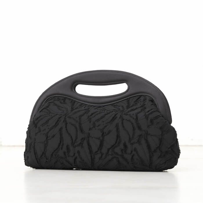 フラワーデザインのポシェットバッグ ・ブラック｜東京ソワール