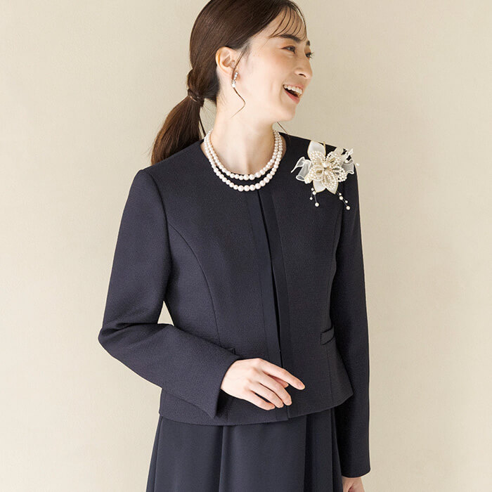 シンプルで上品な定番ネイビースーツ 9号・ネイビー｜東京ソワール