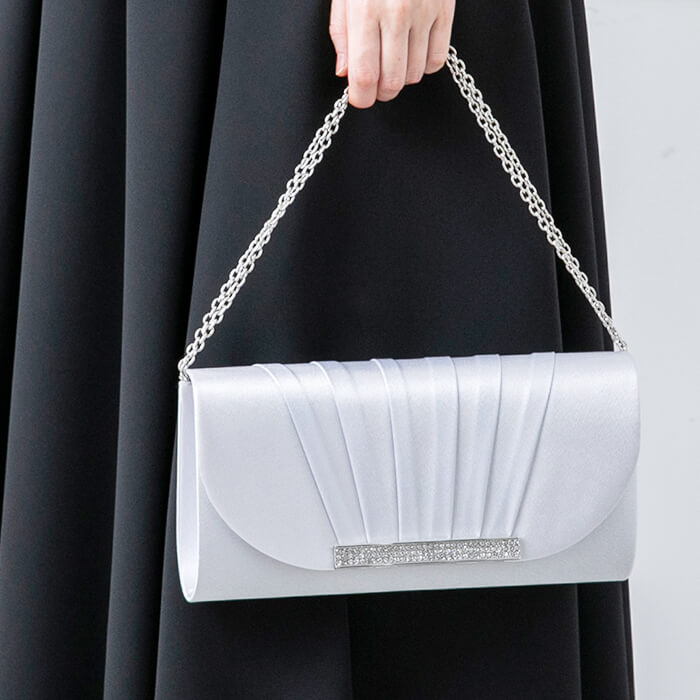 ビジューアクセントのパーティーバッグ ・シルバー｜東京ソワール