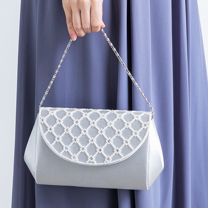 格子模様のパーティーバッグ ・シルバー｜東京ソワールオンラインストア