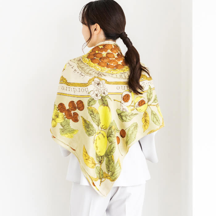 マニプリ｜フルーツ柄のウールシルクストール ・イエロー｜東京