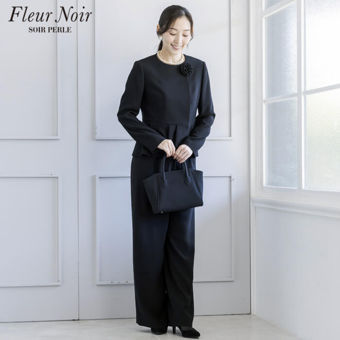 エレガントなパンツスーツ 9号・ブラック｜東京ソワールオンラインストア