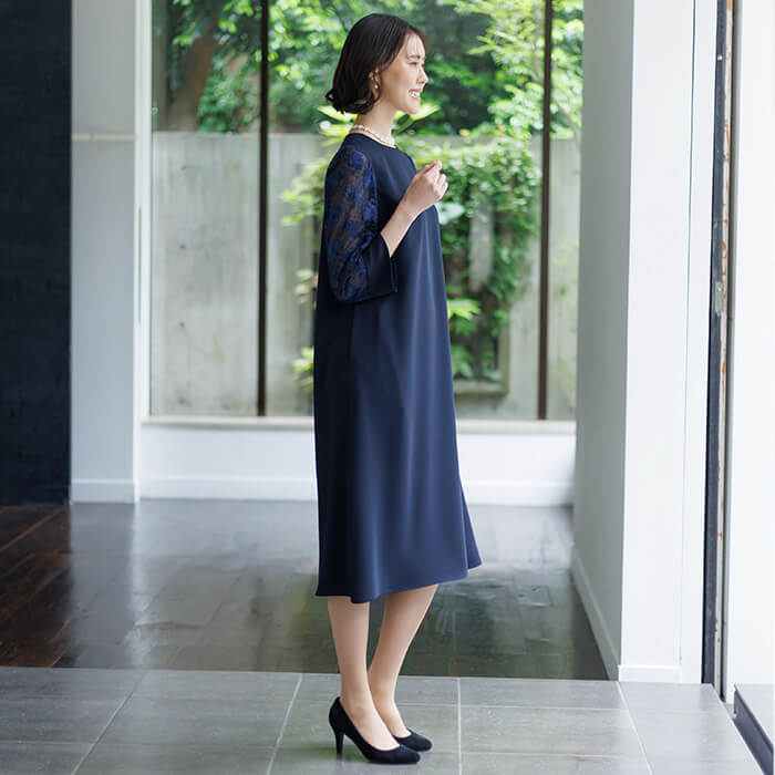 上品なフラワー刺繍のネイビードレス 9号・ネイビー｜東京ソワール
