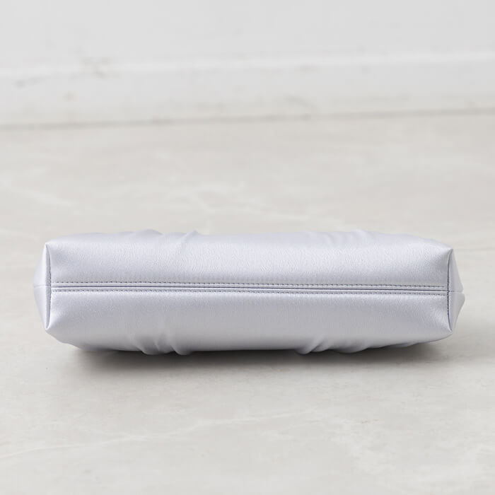 がま口タイプのパーティーバッグ ・シルバー｜東京ソワールオンライン