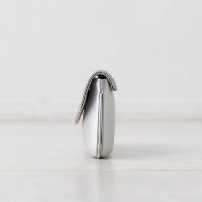 ビーズのきらめき、パーティーバッグ ・シルバー｜東京ソワール