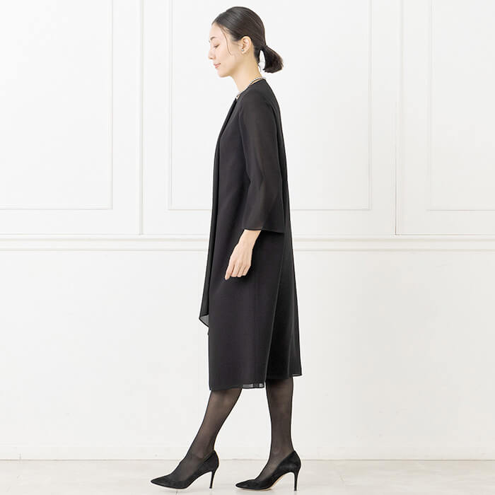 軽やかな裾がポイントのフォーマルワンピース 9号・ブラック｜東京