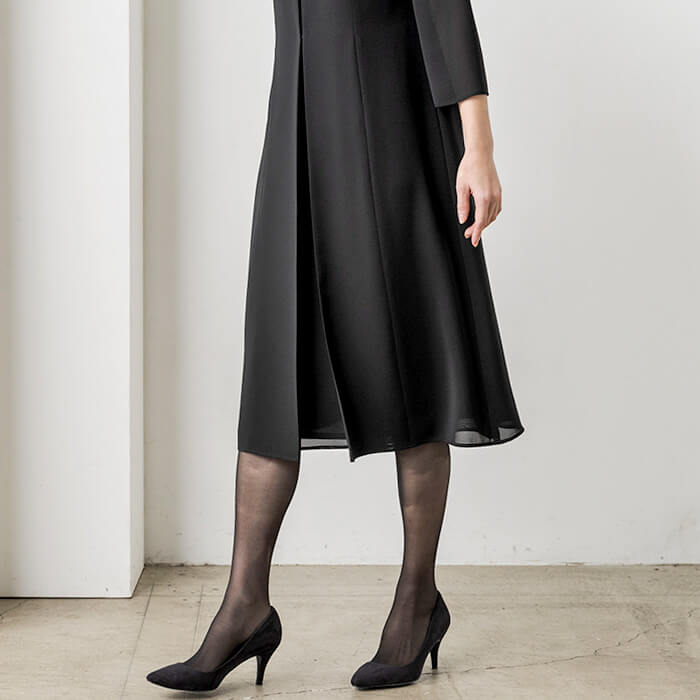 美しいフリルカラーの夏ワンピース 15号・ブラック｜東京ソワール