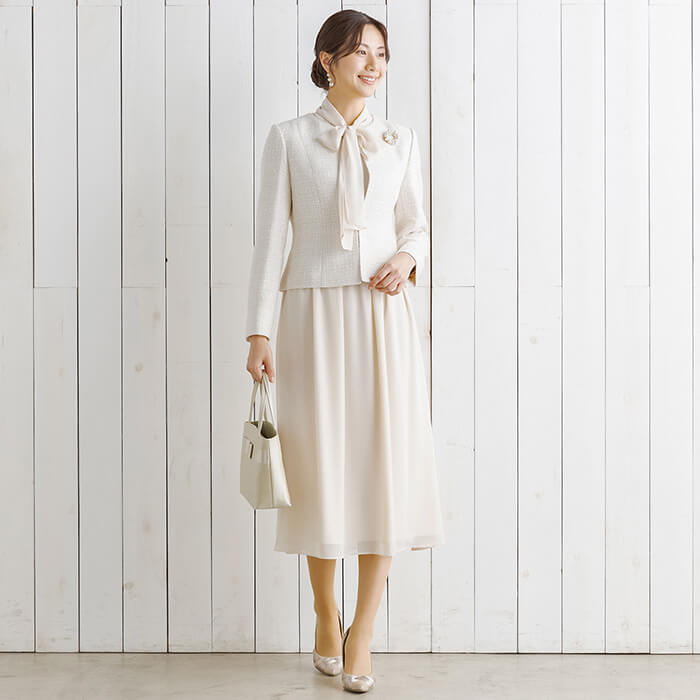 リボンタイ付きワンピのセレモニースーツ 7号・ベージュ｜東京