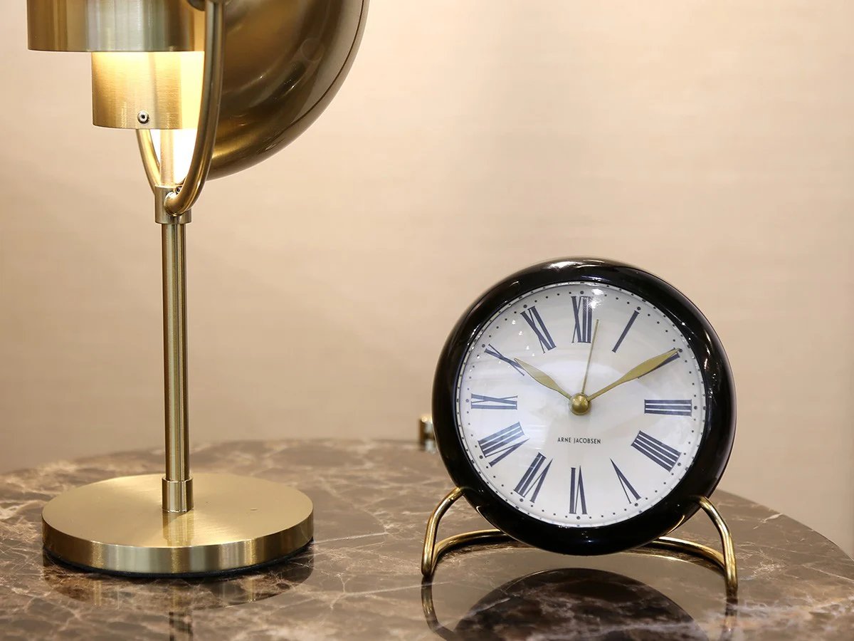 FLYMEe GIFT SALON】アルネ・ヤコブセン ローマン クラシック テーブル