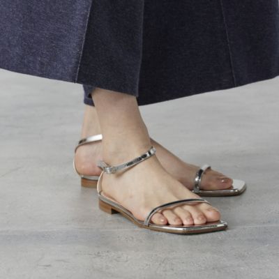 NEBULONI E.(ネブローニ)のストラップフラットサンダル通販 | 集英社