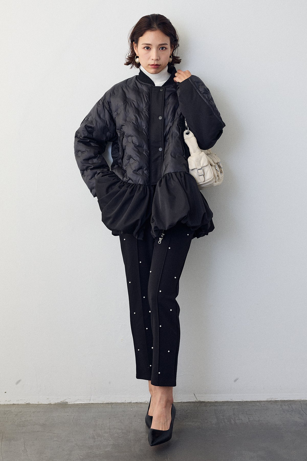 予約]ヘムギャザードットキルティング中綿フレアコート – Frene