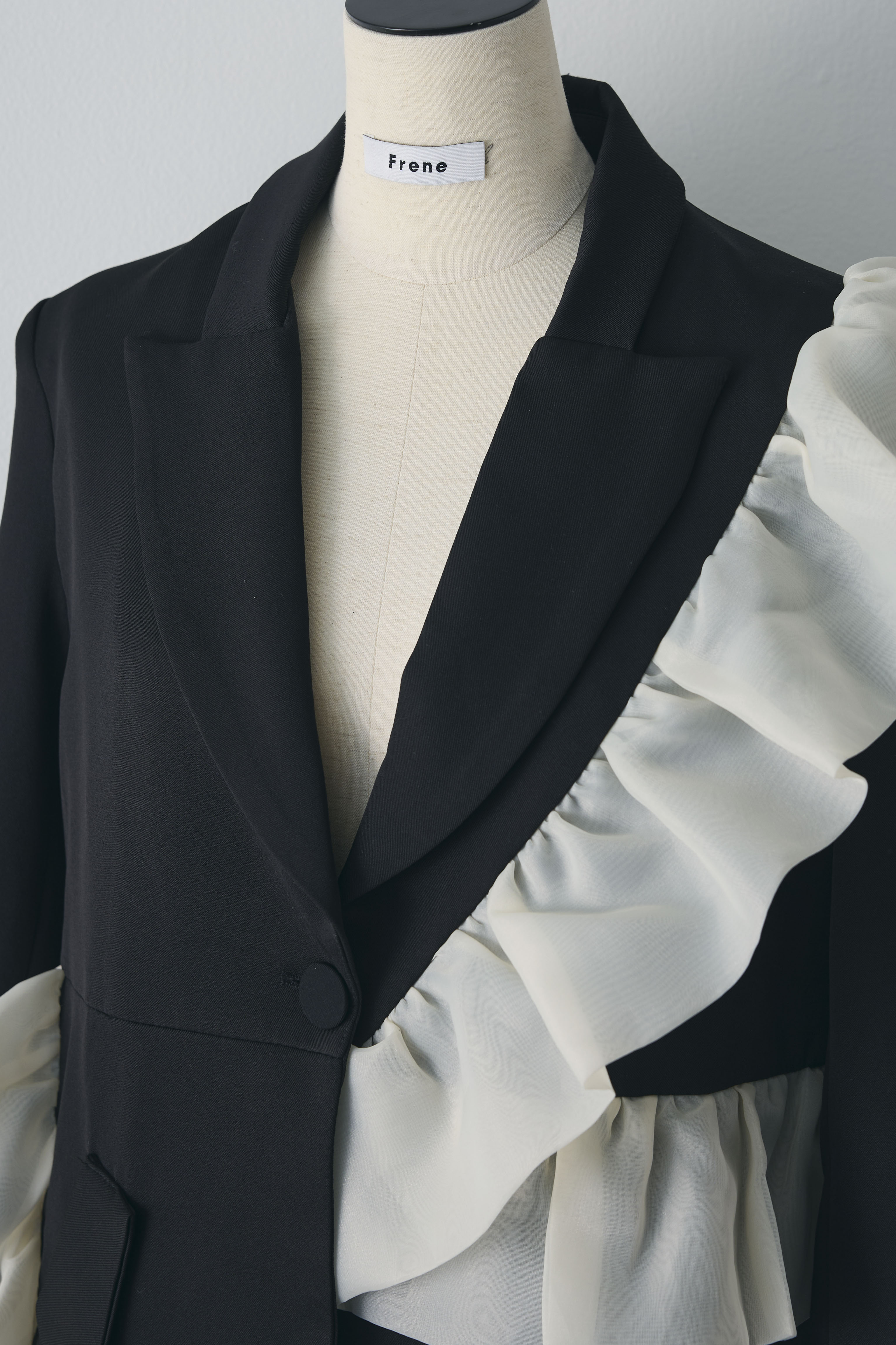 予約]アシメフリルマニッシュジャケット – Frene