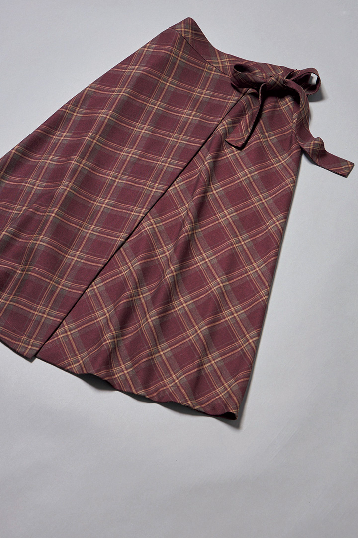 秋冬コーデが鮮やかになる！おしゃれなチェック柄ラップスカート10選