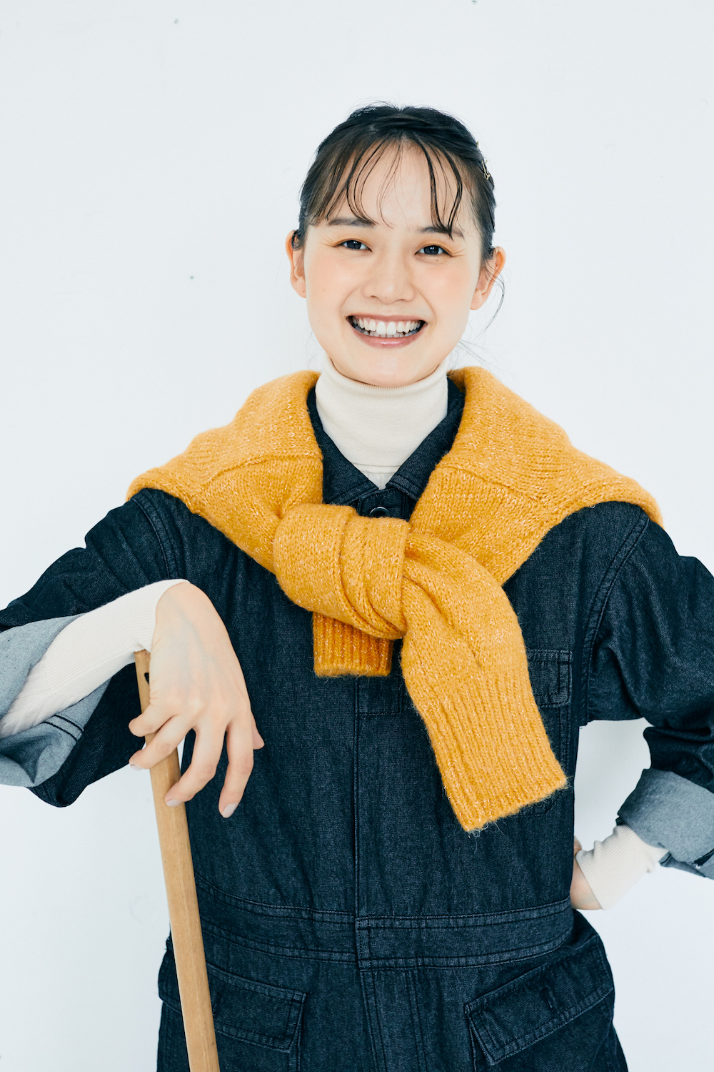 この秋はジャンプスーツが着たい！カーディガンをくるっと巻いてセンス