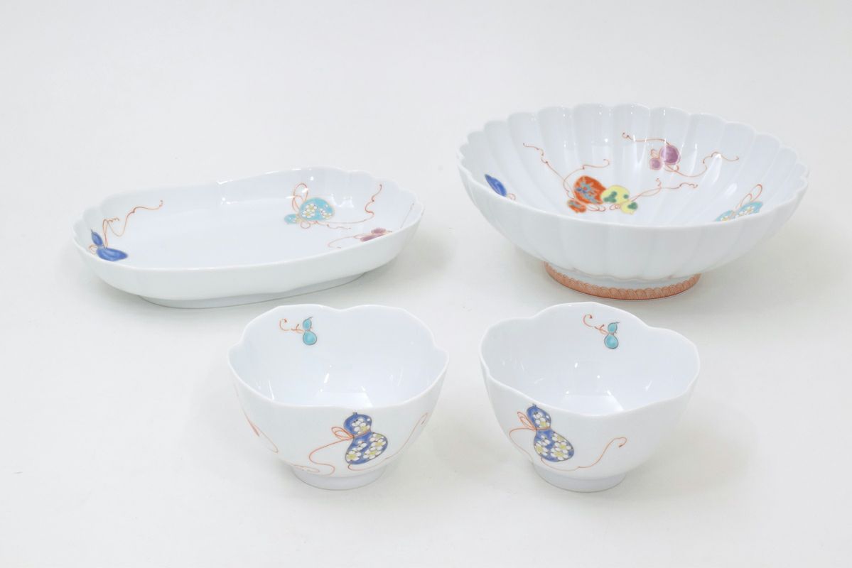 笹青磁見込山水 しのぎ仙茶碗揃 | 有田焼 深川製磁｜公式オンラインストア