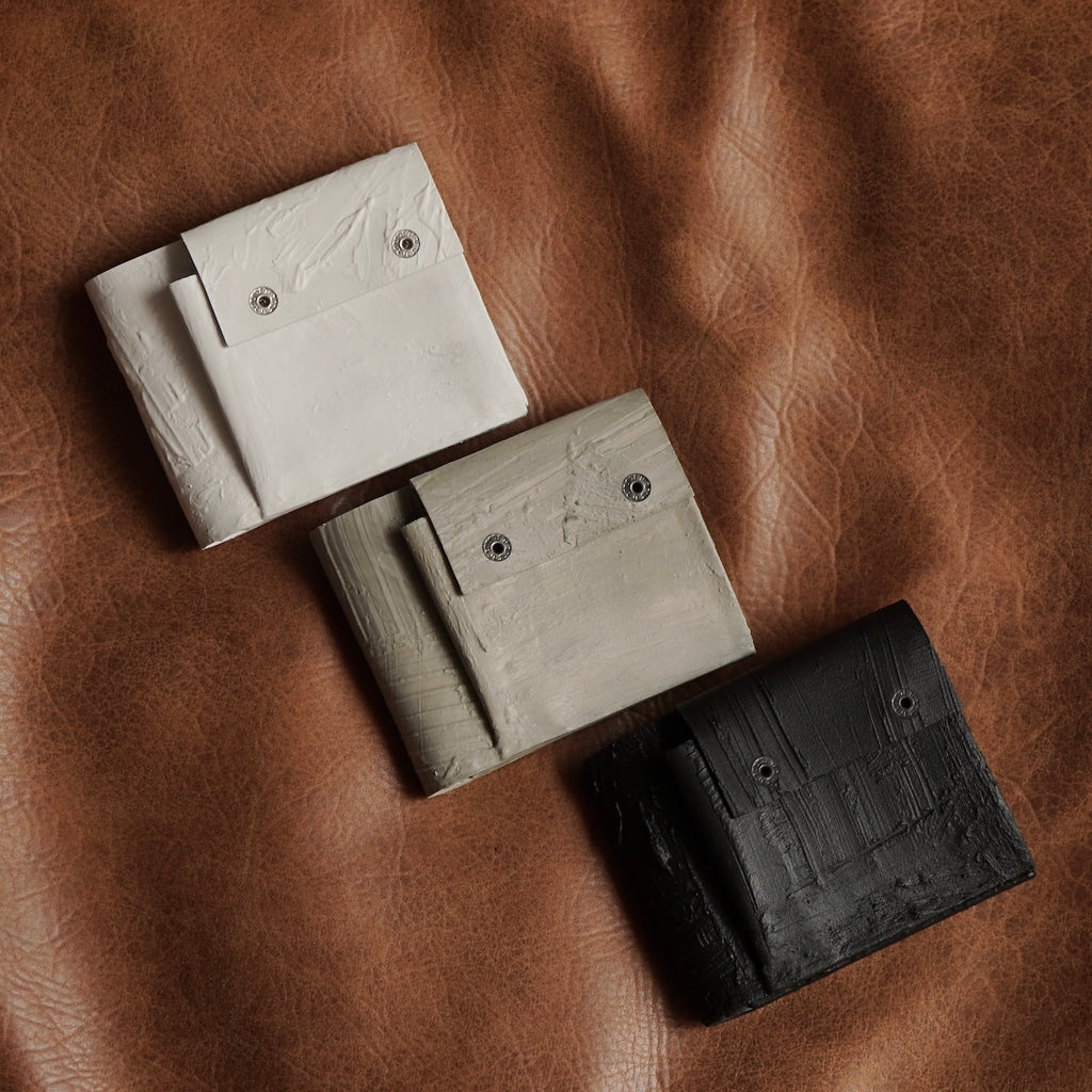 kagari yusuke / 外ポケット二つ折り財布（mw06） – Fuligo / Fuligoshed