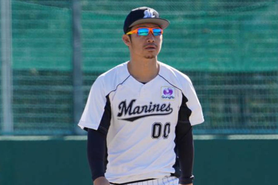 ロッテ鳥谷がビジターユニ姿披露 軽快な守備動画にファン歓喜「華麗