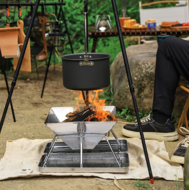 ソロキャンプで特別な夜を演出！持ち運び楽々なコンパクト焚き火台15選