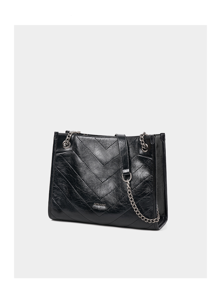 ショルダーバッグレディース 上品三角キルティングチェーンバッグ