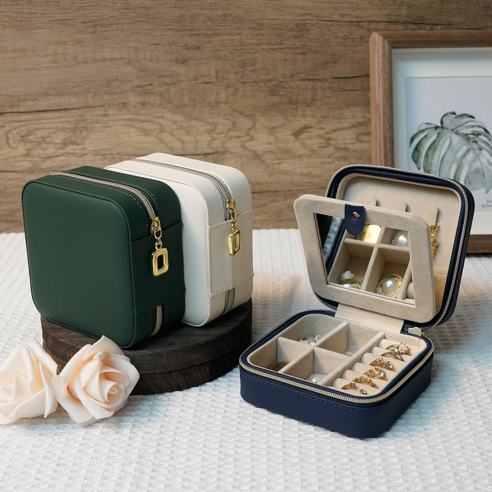ジュエリーボックス 上質なミラー付きコンパクト収納ジュエリー