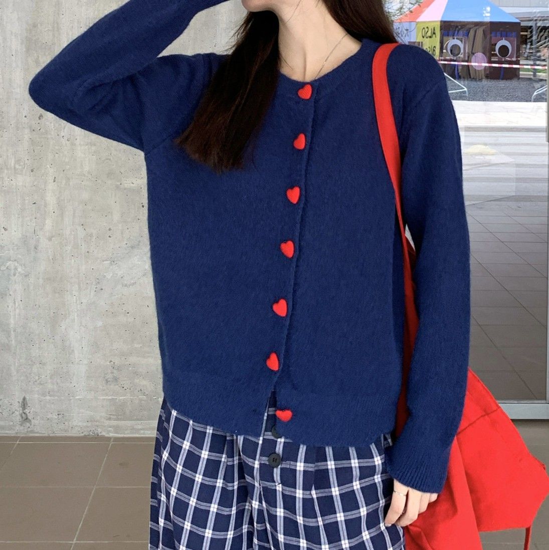 ネイビーコーデ ハートボタン付きニットカーディガン トップス