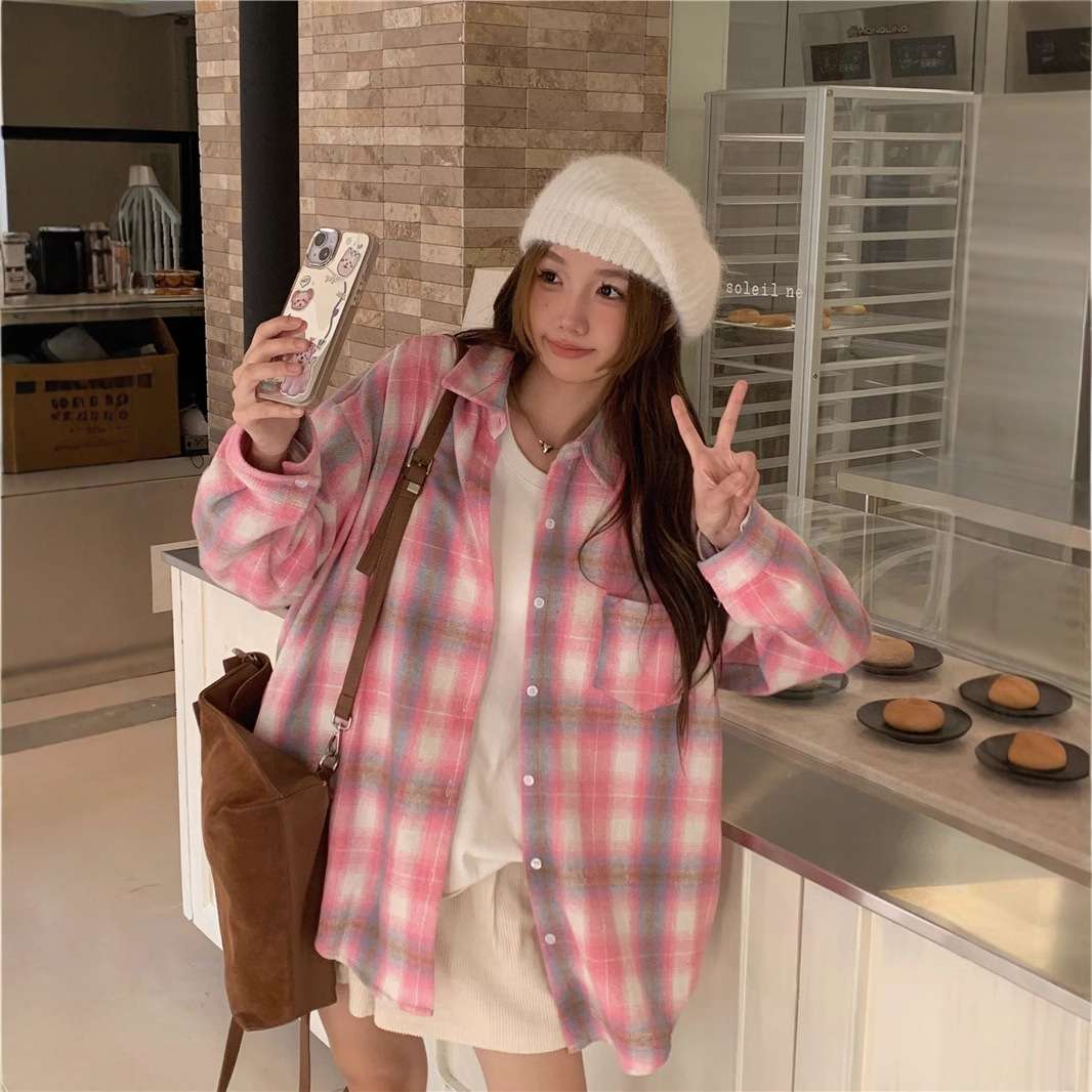 ピンクコーデ チェックシャツ オーバーサイズ 体型カバー カジュアル