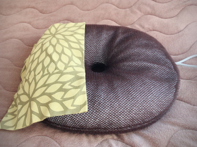 約2万個が売れた！心地よく眠れる、話題の『熟睡用たわし』を使ってみ